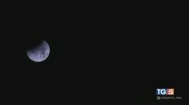 Svelata la faccia oscura della Luna thumbnail