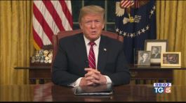 Trump difende il muro thumbnail