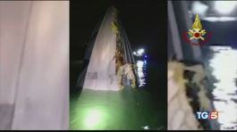 Offshore sulla diga tre morti a Venezia thumbnail
