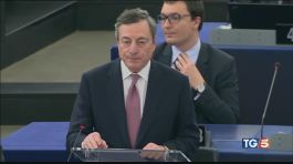 Venti di recessione, Draghi: Nuovi aiuti thumbnail