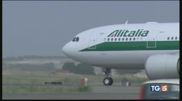 Salvataggio Alitalia "Atlantia non minacci" thumbnail