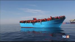 Migranti, nuova strage naufragio a Lampedusa thumbnail