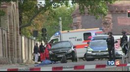 Terrore in Germania assalto alla sinagoga thumbnail