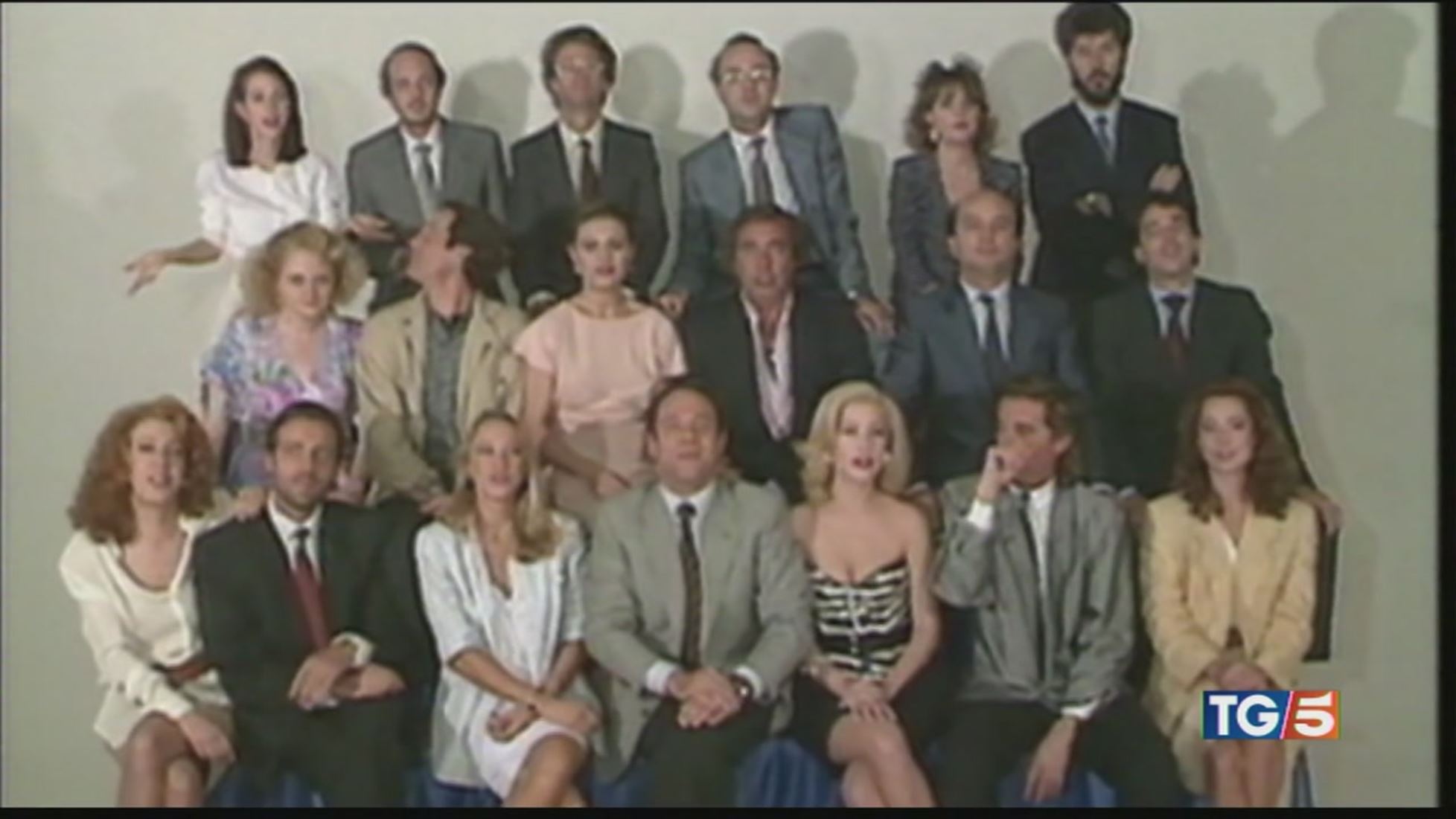 30 Anni Di Compagni Di Scuola Tg5 Video Mediaset Play