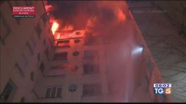 Incendio nella notte almeno 8 morti a Parigi thumbnail