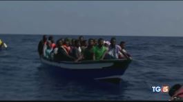 Sbarcati 300 immigrati. Emergenza a Lampedusa thumbnail