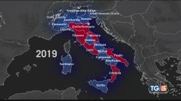 L'onda blu che colora il paese thumbnail