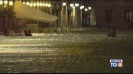 Venezia sott'acqua maltempo anche al sud thumbnail