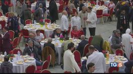 Pranzo per 1500 poveri in Vaticano thumbnail