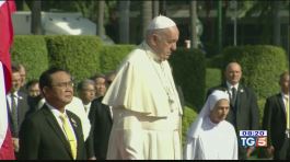 Il Papa in Thailandia basta allo sfruttamento thumbnail