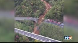 Crolla un altro ponte dopo un mese di piogge thumbnail