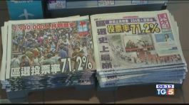 L'ondata democratica trascina Hong Kong thumbnail