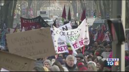 La Francia in piazza Black bloc e scontri thumbnail
