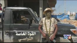 Guerra civile in Libia, popolazione in fuga thumbnail