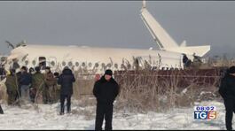 Kazakistan: cade aereo con 98 persone a bordo thumbnail