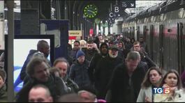 Parigi ancora nel caos thumbnail
