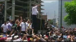 Il Venezuela è nel caos. Italia: no a intervento thumbnail