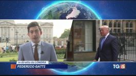 Trump e la regina gaffe e polemiche thumbnail