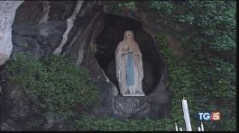 Bergoglio su Lourdes "più fede, meno affari" thumbnail