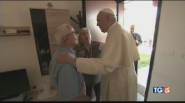 Il Papa dai terremotati: "Non pedete la speranza" thumbnail
