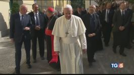 Papa Francesco a Napoli per un convegno thumbnail
