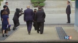 Kim-Trump, sul confine storica stretta di mano thumbnail