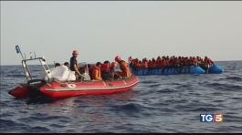 2 navi verso Lampedusa "cambieremo Dublino" thumbnail