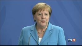 Ancora un tremore ma cos'ha la Merkel? thumbnail