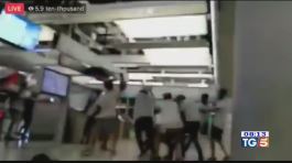 Assalti alla stazione feriti ad Honk Kong thumbnail