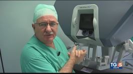 Il robot in sala operatoria di urologia thumbnail
