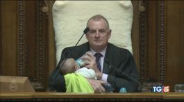 Un ospite speciale in Parlamento thumbnail