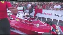 Grande festa Ferrari a Milano thumbnail