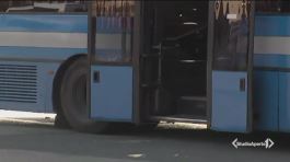 A 3 anni dimenticato sul bus thumbnail