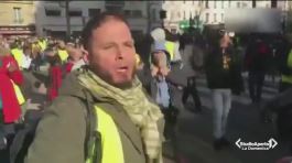 Francia: proseguono gli scontri dei gilet gialli thumbnail
