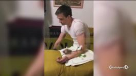 Incastrato mentre si dopa thumbnail