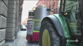 Travolto dal carro di Carnevale thumbnail