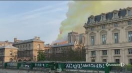 Incendio di Notre Dame: il racconto della gente thumbnail