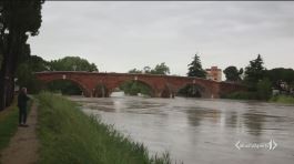 "Ai piani alti, non uscite di casa" thumbnail