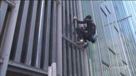 Scala il grattecielo più alto di Londra a mani nude thumbnail
