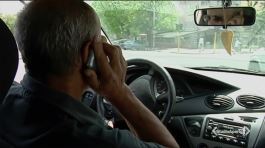 Guidi e telefoni, via la patente thumbnail