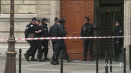 Parigi, strage di poliziotti thumbnail