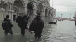 Venezia ostaggio dell'alta marea thumbnail