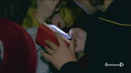 Giovani malati di smartphone thumbnail