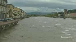 Fiumi in piena, l'Arno fa paura thumbnail
