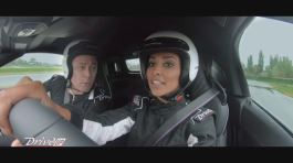 Juliana Moreira alla guida della BMW Z4, versione M40 thumbnail