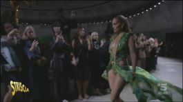 Moda Caustica con Jennifer Lopez thumbnail