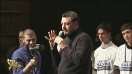 Matteo Salvini, re dei selfie thumbnail
