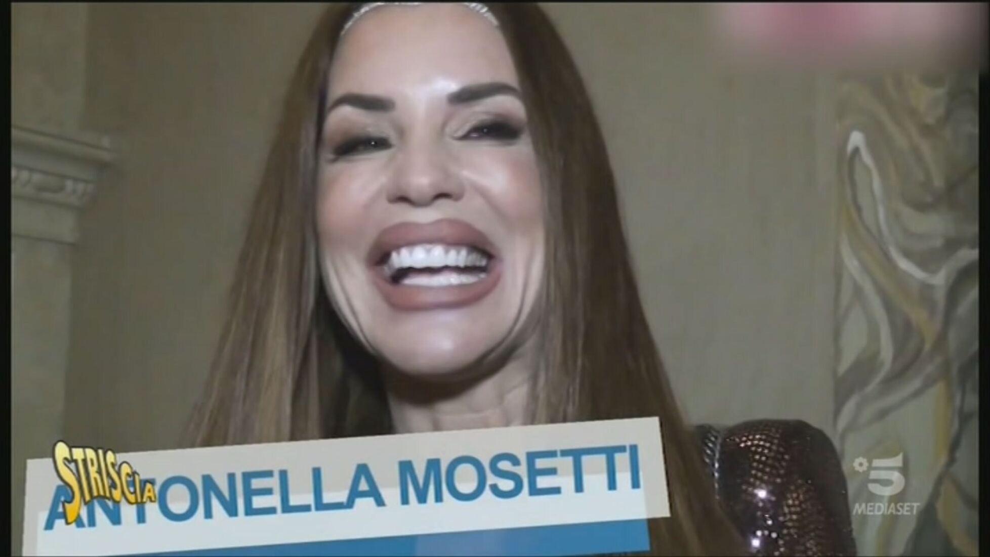 Antonella Mosetti a Fatti e Rifatti - Striscia la notizia Video | Mediaset  Infinity