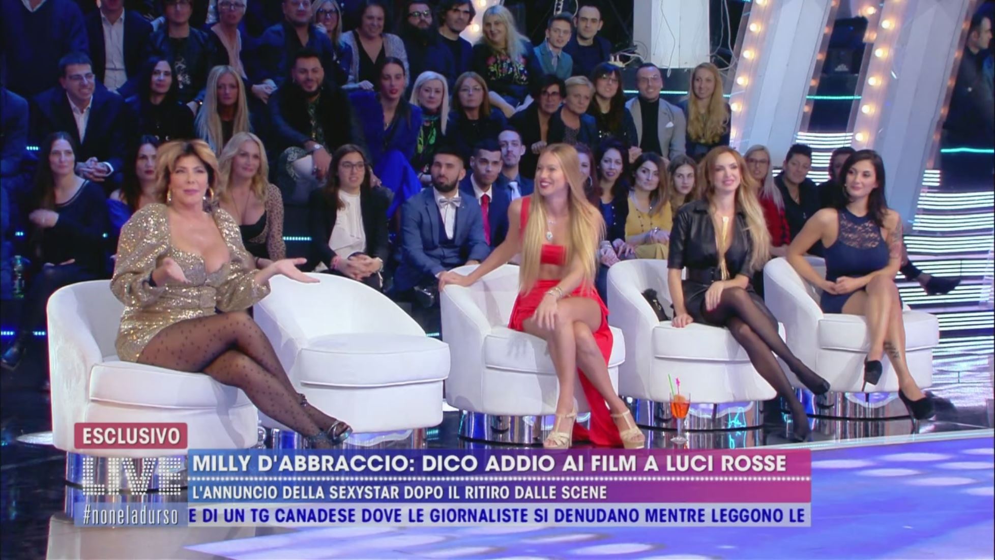 Chi E Senza Mutande Taylor Mega O Milly D Abbraccio Live Non E La D Urso Video Mediaset Play