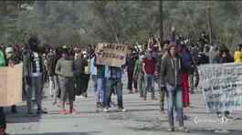 Migranti, scontri al confine turco thumbnail